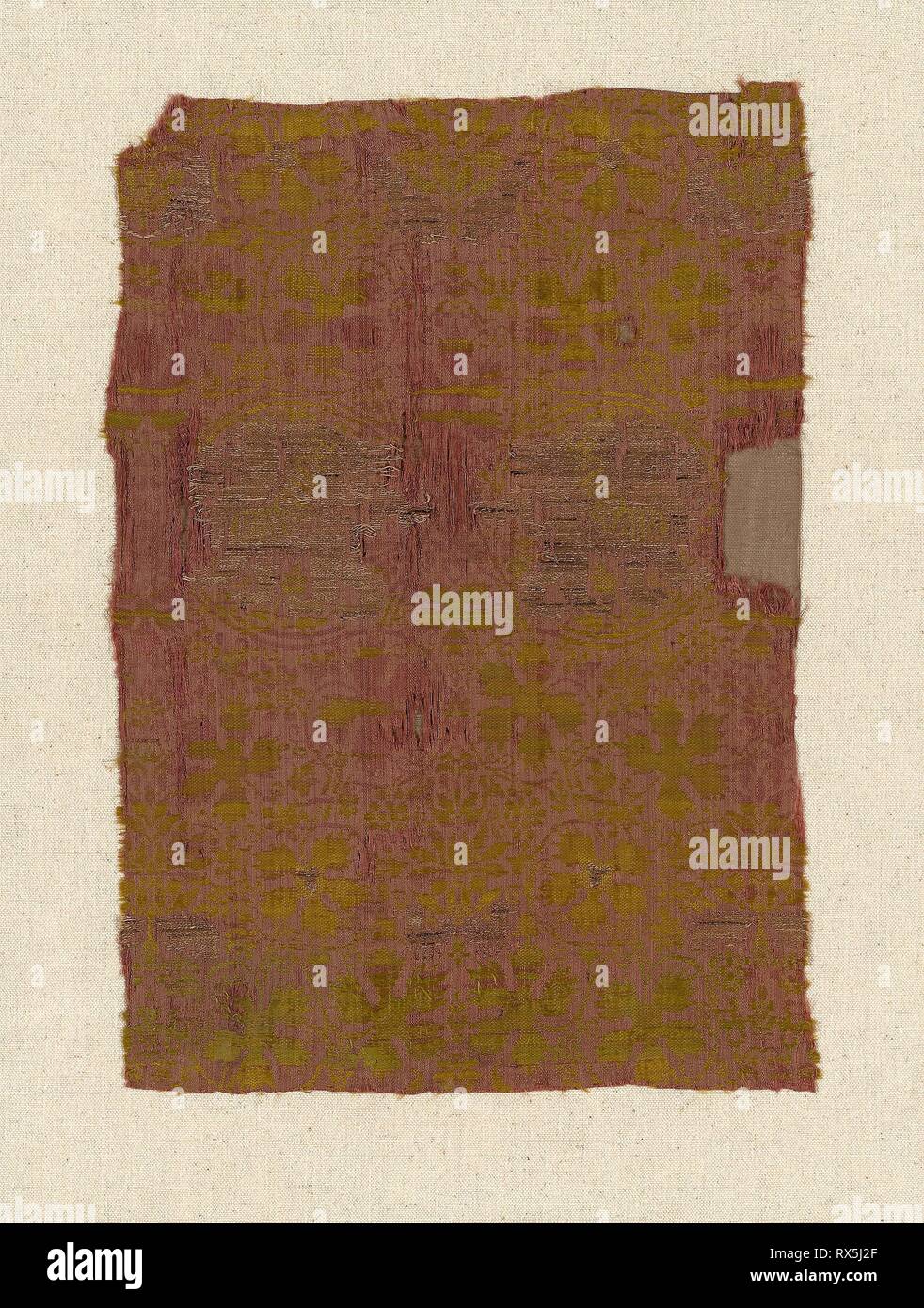 Fragment. Italy. Date: 1325-1375. Dimensions: 33 x 23.1 cm (13 x 9 18 in.). Silk and gilt-animal-substrate-wrapped linen, plain weave with supplementary patterning and brocading wefts bound by secondary binding warps in plain interlacings. Origin: Italy. Museum: The Chicago Art Institute. Stock Photo