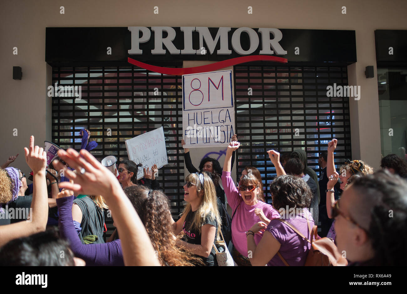 Malaga, MALAGA, Spain. 8th Mar, 2019. A group of picketers women are seen chanting slogans outside primor shop during the 24-hours General Women's Strike.A 24-hour General Women's Strike. Every 08 march coinciding with the International Women's Day, thousands of women and organizations around the world take the streets to protest against women violence and to demand for gender equality between men and women. Credit: Jesus Merida/SOPA Images/ZUMA Wire/Alamy Live News Stock Photo