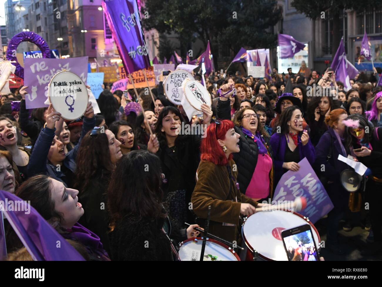 Istanbul, Turkey. 8th Mar, 2019. Women take part in a protest against male violence on Istiklal Street in Istanbul, Turkey, March 8, 2019. Turkish police fired tear gas and rubber bullets to disperse women protesting against male violence at central Istanbul on Friday evening. Credit: Xu Suhui/Xinhua/Alamy Live News Stock Photo
