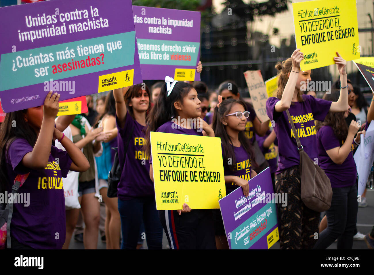 Lima, Peru. 8th Mar 2019. Group of Peruvian girls and women with banners at woman's day march. International amnesty signs for liberty and gender equality. Credit: Myriam Borzee/Alamy Live News Stock Photo