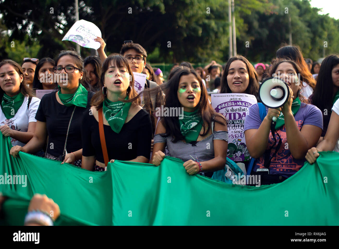 Lima, Peru. 8th Mar 2019. Group of Peruvian woman shouting at woman's day march.  Gender equality, abortion rights and feminism concept. Credit: Myriam Borzee/Alamy Live News Stock Photo