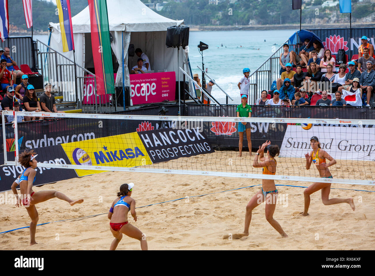 Sydney, Australia, 9th Mar 2019. Japan v Australia in the womens quarter finals at Volleyfest 2019, a Fédération Internationale de Volleyball FIVB Beach Volleyball World Tour tournament being held for the 5th time at Manly Beach in Sydney,Australia. Saturday March 9th 2019. Credit: martin berry/Alamy Live News Stock Photo