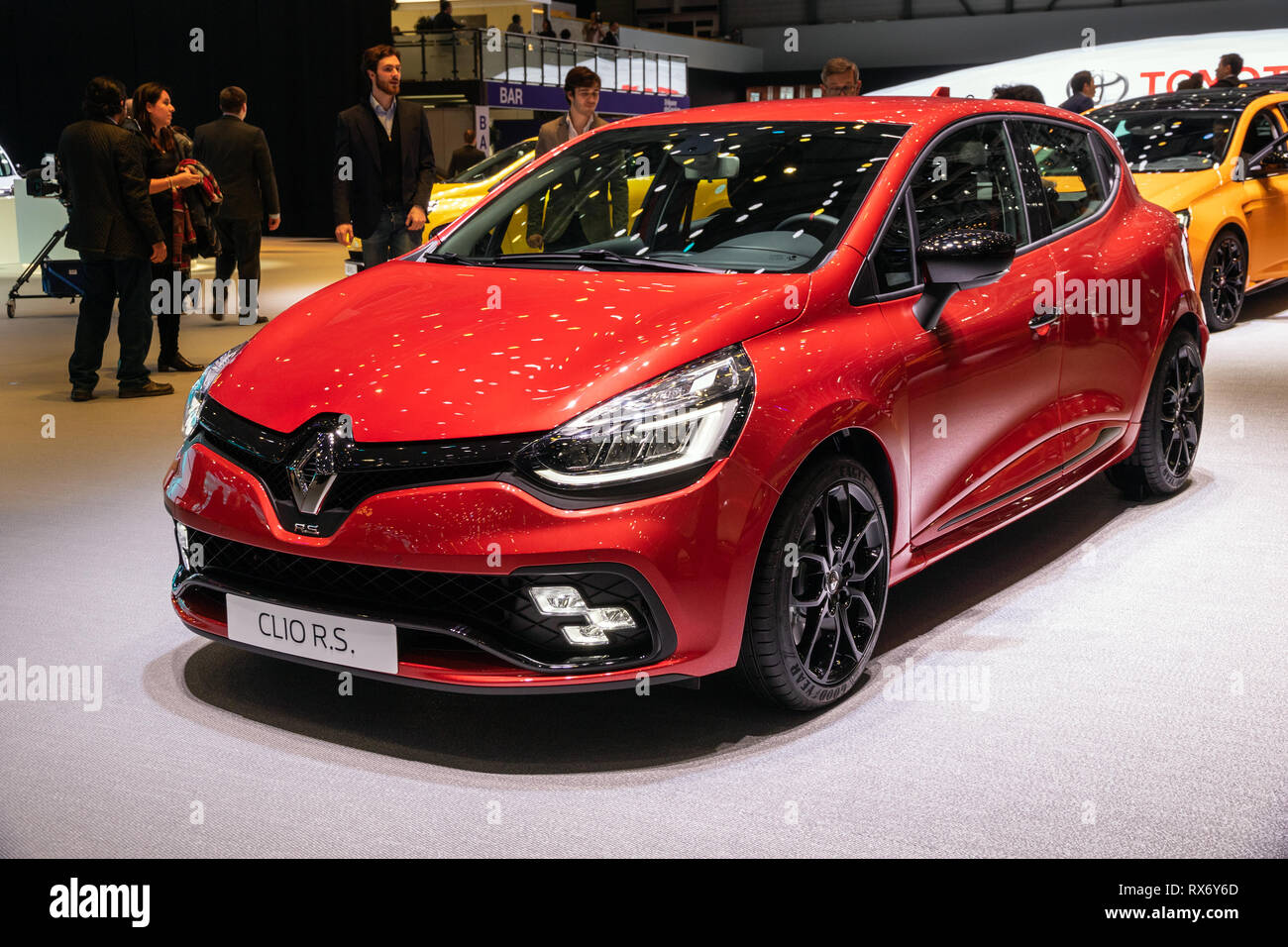 2018 red clio hi-res stock photography - Alamy