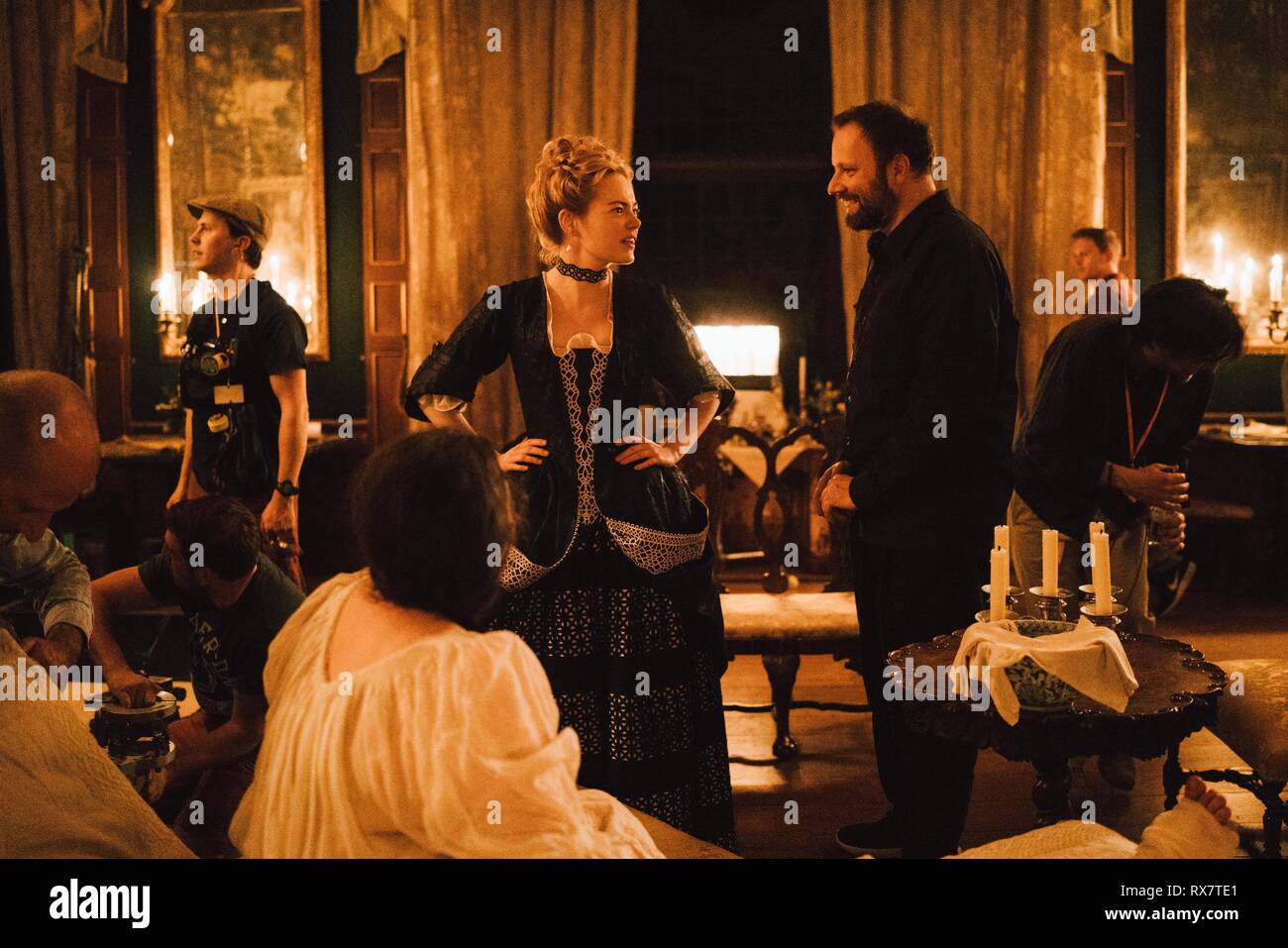 EMMA STONE and YORGOS LANTHIMOS in THE FAVOURITE (2018), directed by YORGOS LANTHIMOS. Credit: ELEMENT PICTURES/SCARLET FILMS/FILM4/WAYPOINT ENTERTAINMENT / Album Stock Photo