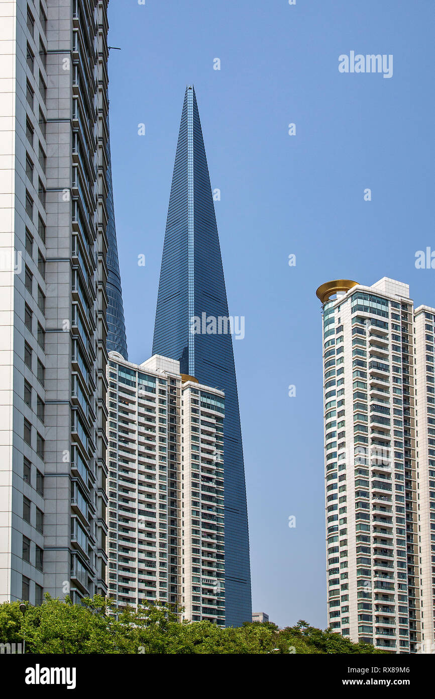A side view of The Shanghai World Financial Center as it towers above skyscrapers in Pudong, Shanghai, China. Stock Photo