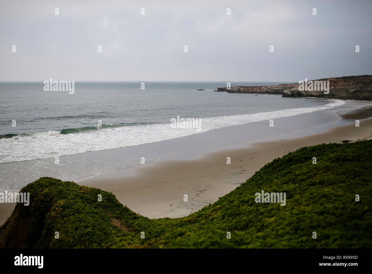 Scenic ocean shore mountains hi-res stock photography and images - Alamy