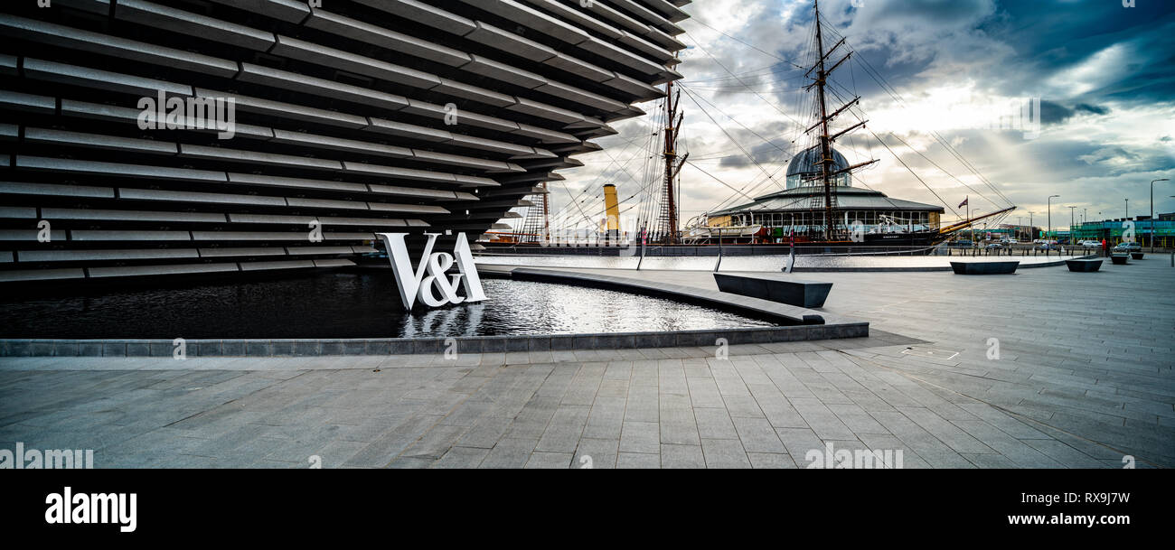 The exterior of the V&A design museum in Dundee, Scotland. The building is situated on the bank of the River Tay next to the ship RSS Discovery. Stock Photo