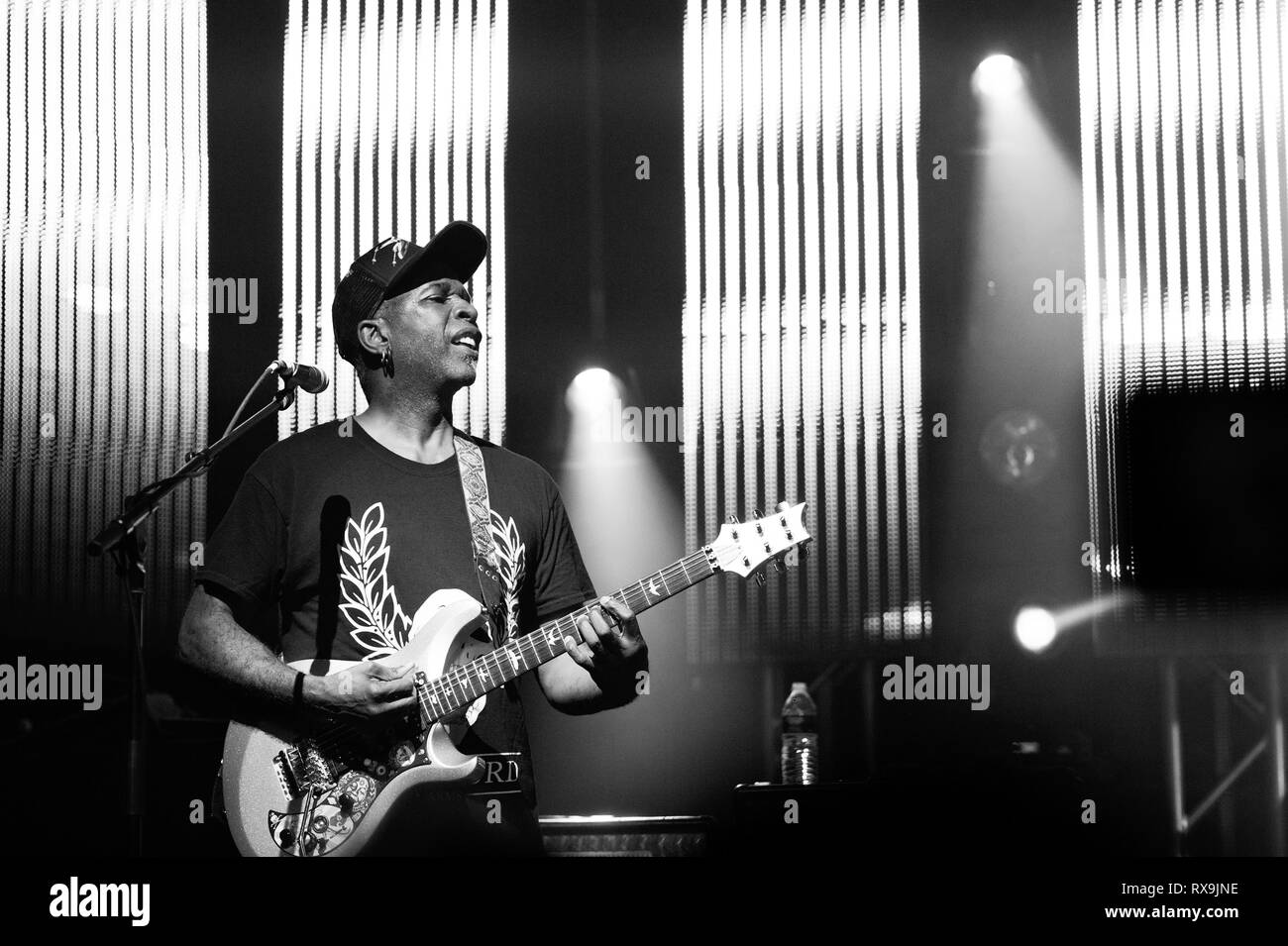 Lead guitar hires stock photography and images Alamy