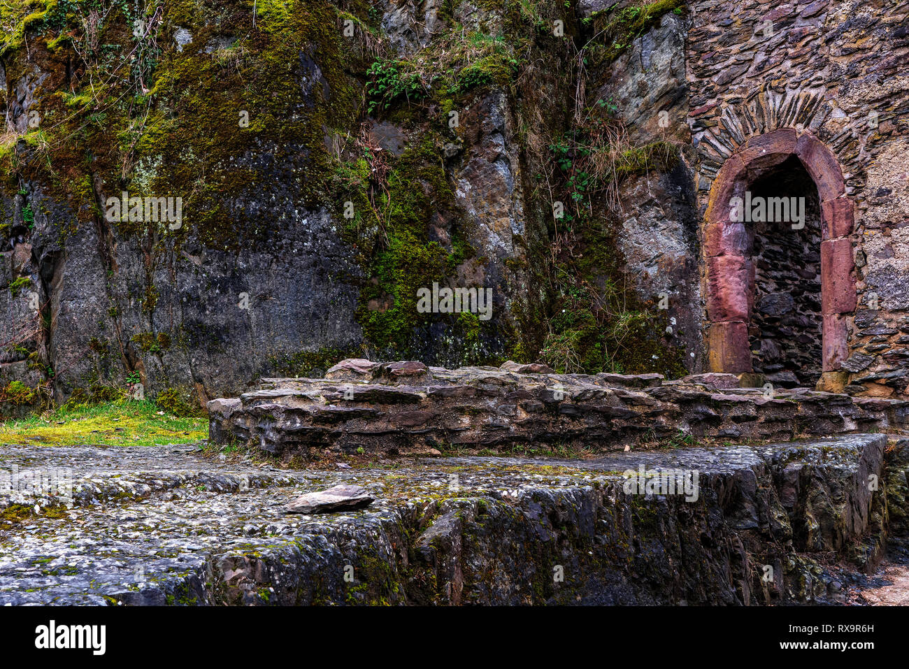 Castle wall with gate, Vianden castle Stock Photo Alamy