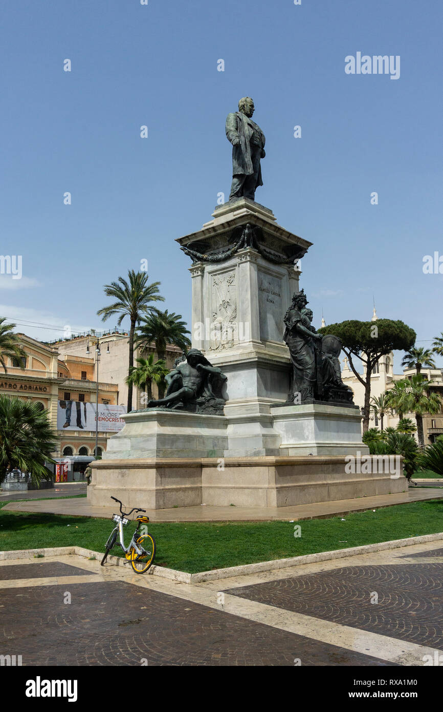 Statesman cavour statue hi-res stock photography and images - Alamy