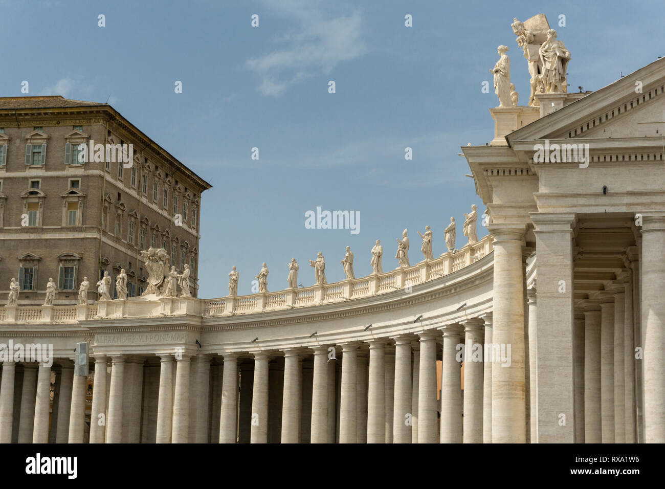 Statues on St. Peter's Square colonnade Stock Photo Alamy