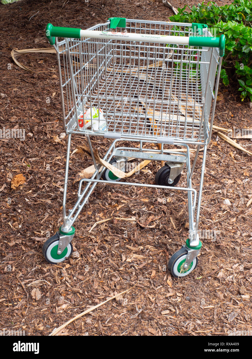 Metal trolley hi-res stock photography and images - Alamy