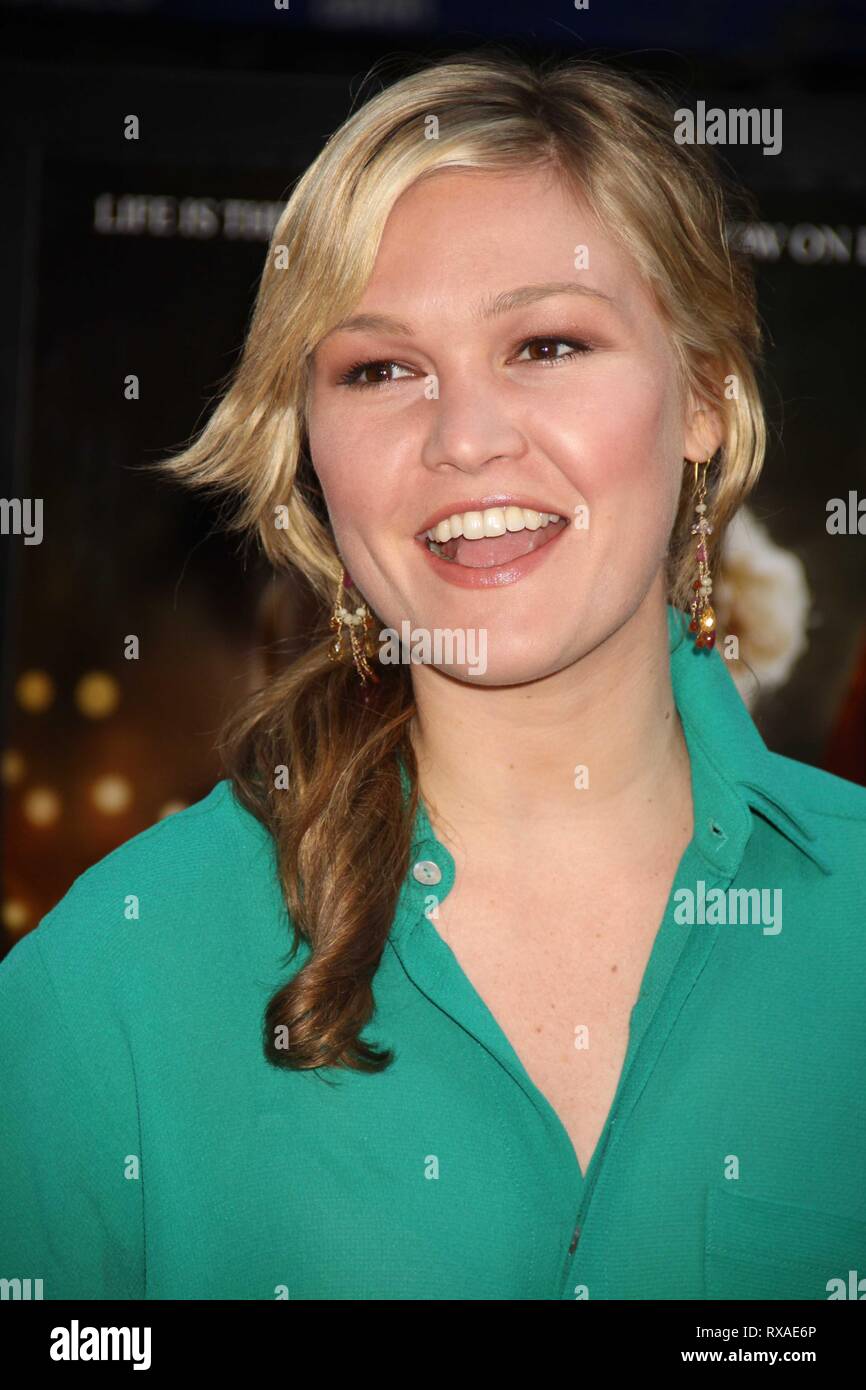 JULIA STILES 2011 Photo By John Barrett/PHOTOlink Stock Photo - Alamy