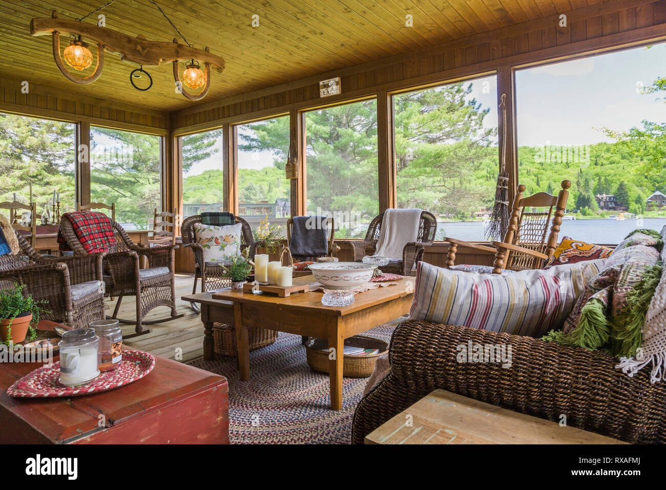 Sunroom with antique wood and wicker rocking chairs hires stock