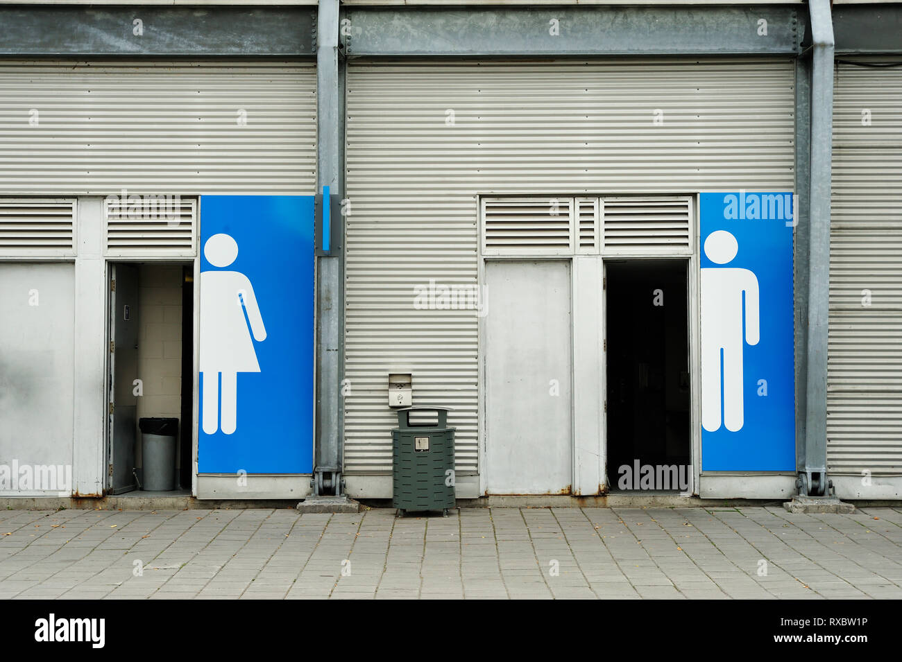 Mens public toilets hi-res stock photography and images - Alamy