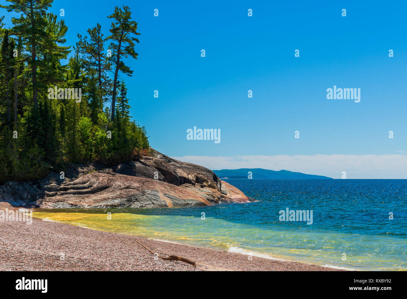 Rocky point with White Pine (Pinus strobus), Agawa Bay, Lake Superior Provincial Park, Ontario, Canada Stock Photo