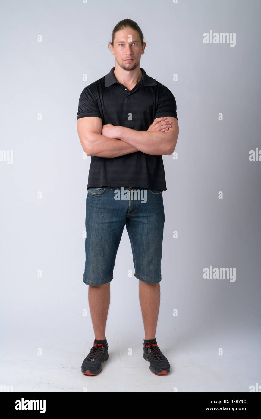 Full body shot of handsome man with arms crossed Stock Photo - Alamy