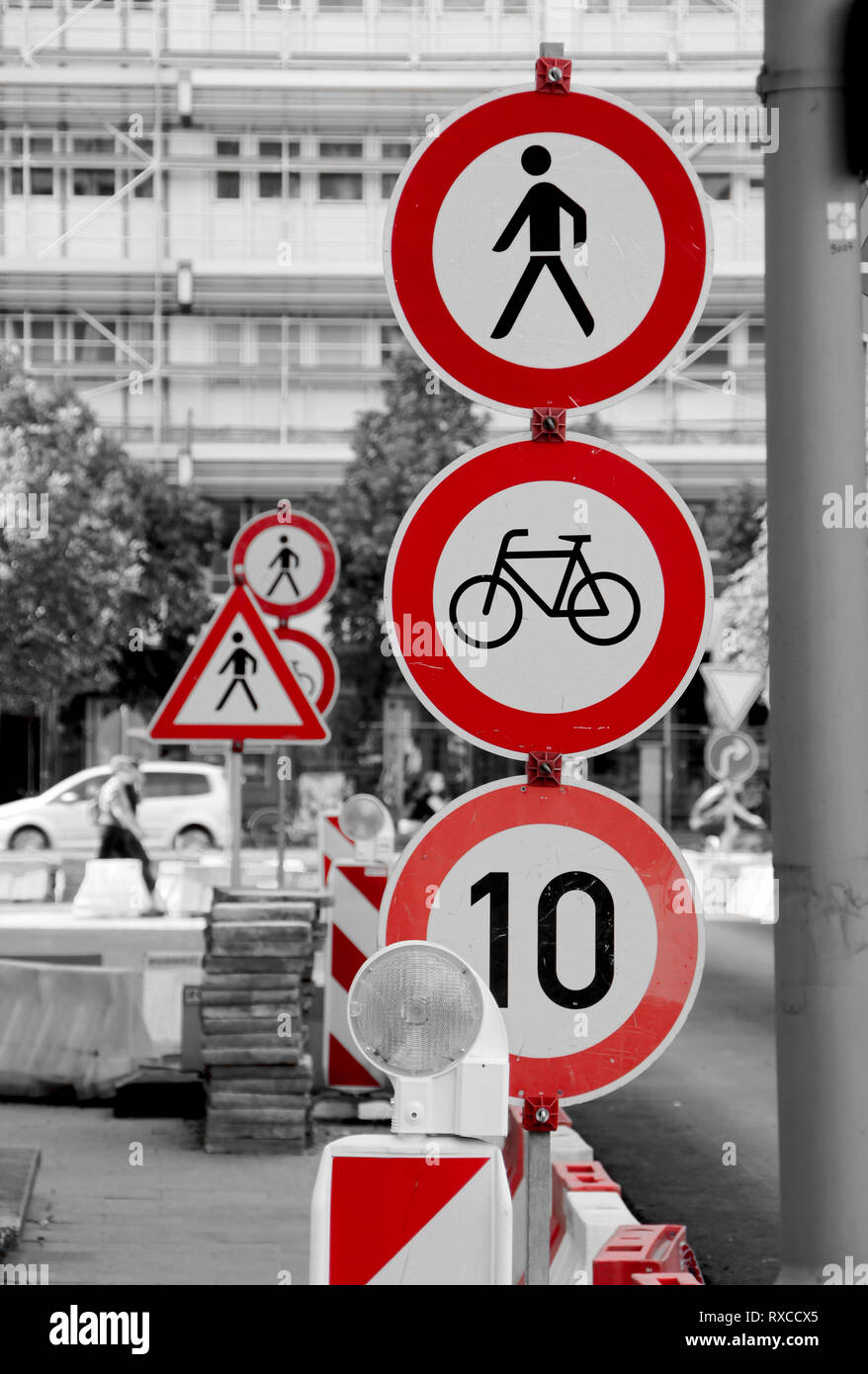Confusing signposts signs hi-res stock photography and images - Alamy
