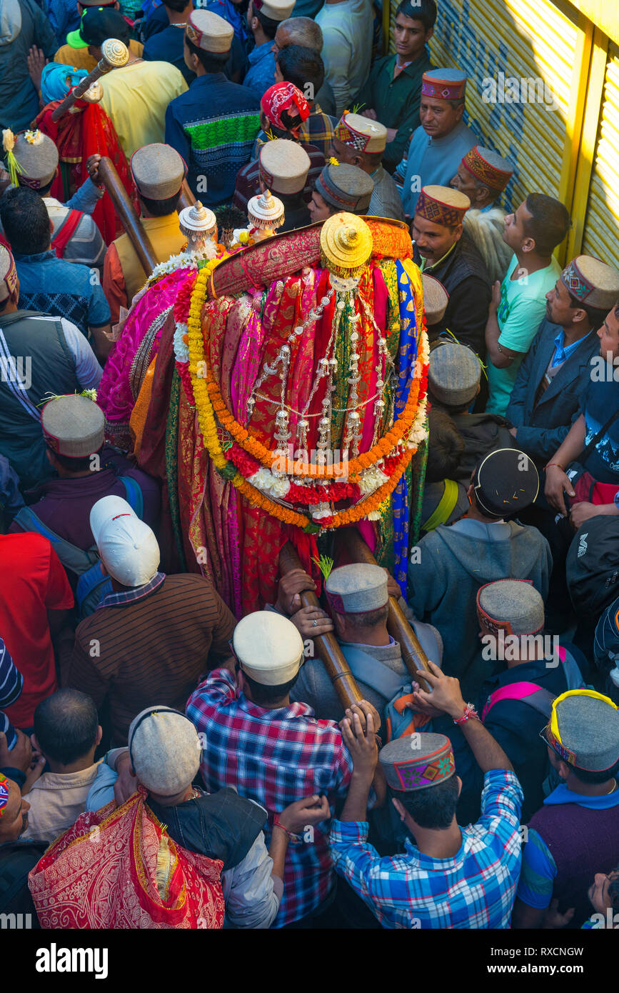 KULLU, INDIA During the Dusshera festival villagers present their shrines with the deity Ragunath in processions Stock Photo