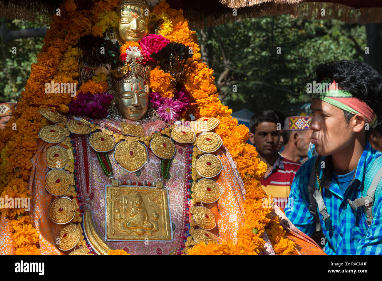 KULLU, INDIA, Preparation of a shrine dedicated to  local god Ragunath for the annual Kullu-festival Stock Photo