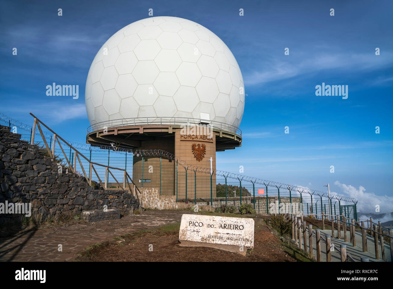 Radarstation  auf dem Berg Pico Arieiro, Madeira, Portugal, Europa |  Radar station on mount  Pico Arieiro,  Madeira, Portugal, Europe Stock Photo