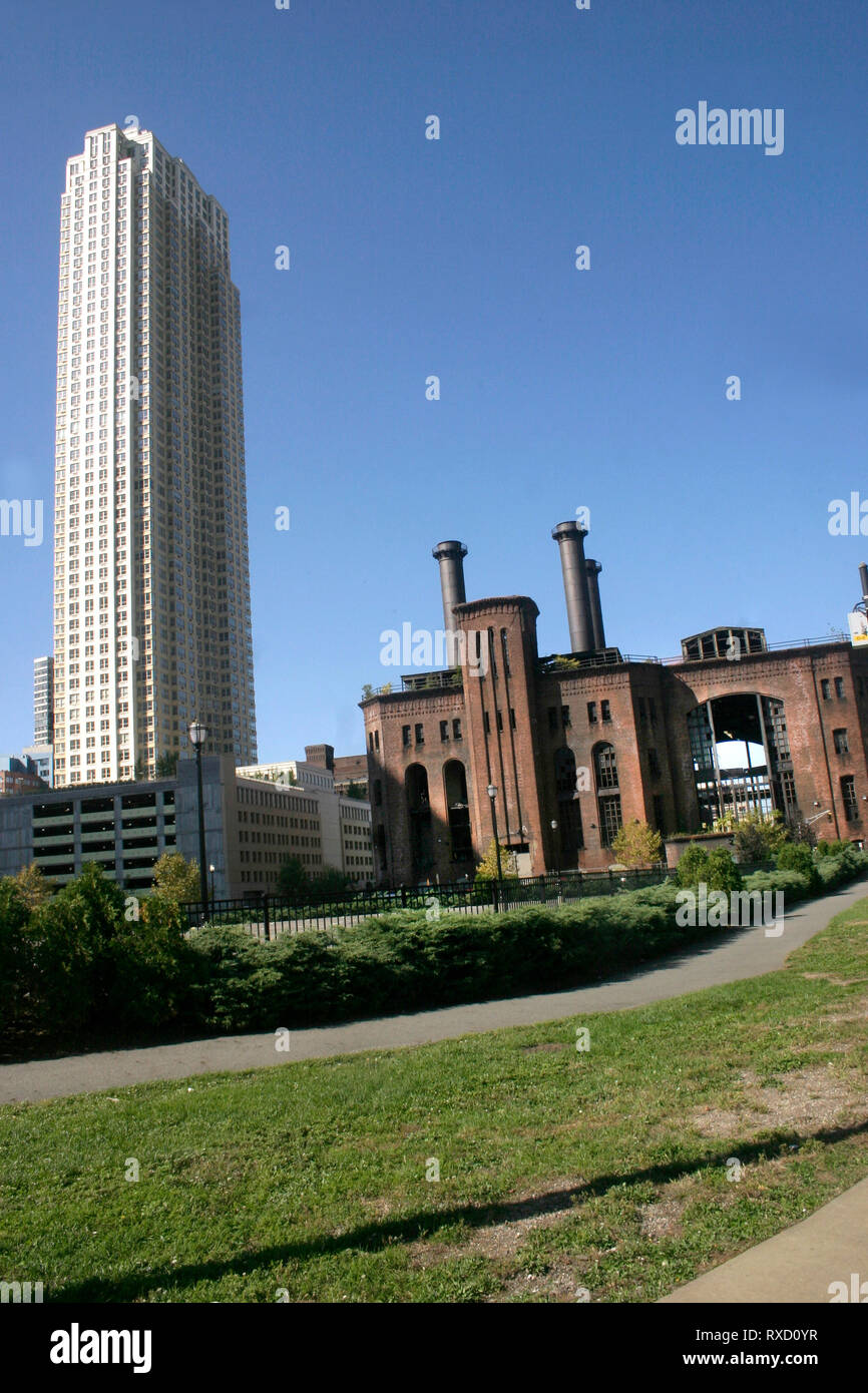 Ruins of Hudson and Manhattan Railroad Powerhouse between new buildings