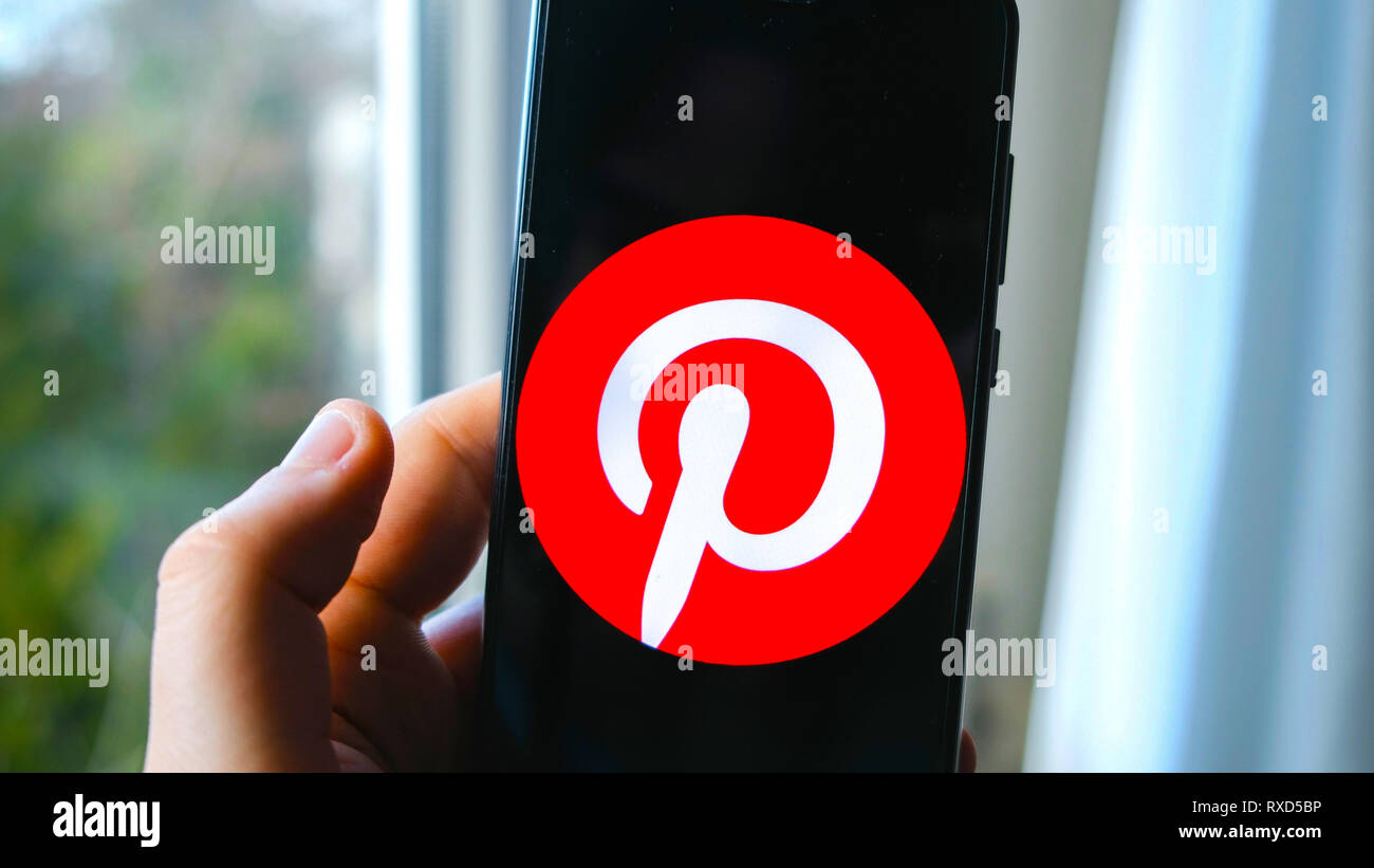 hand Pinterest app symbol smartphone Stock Photo