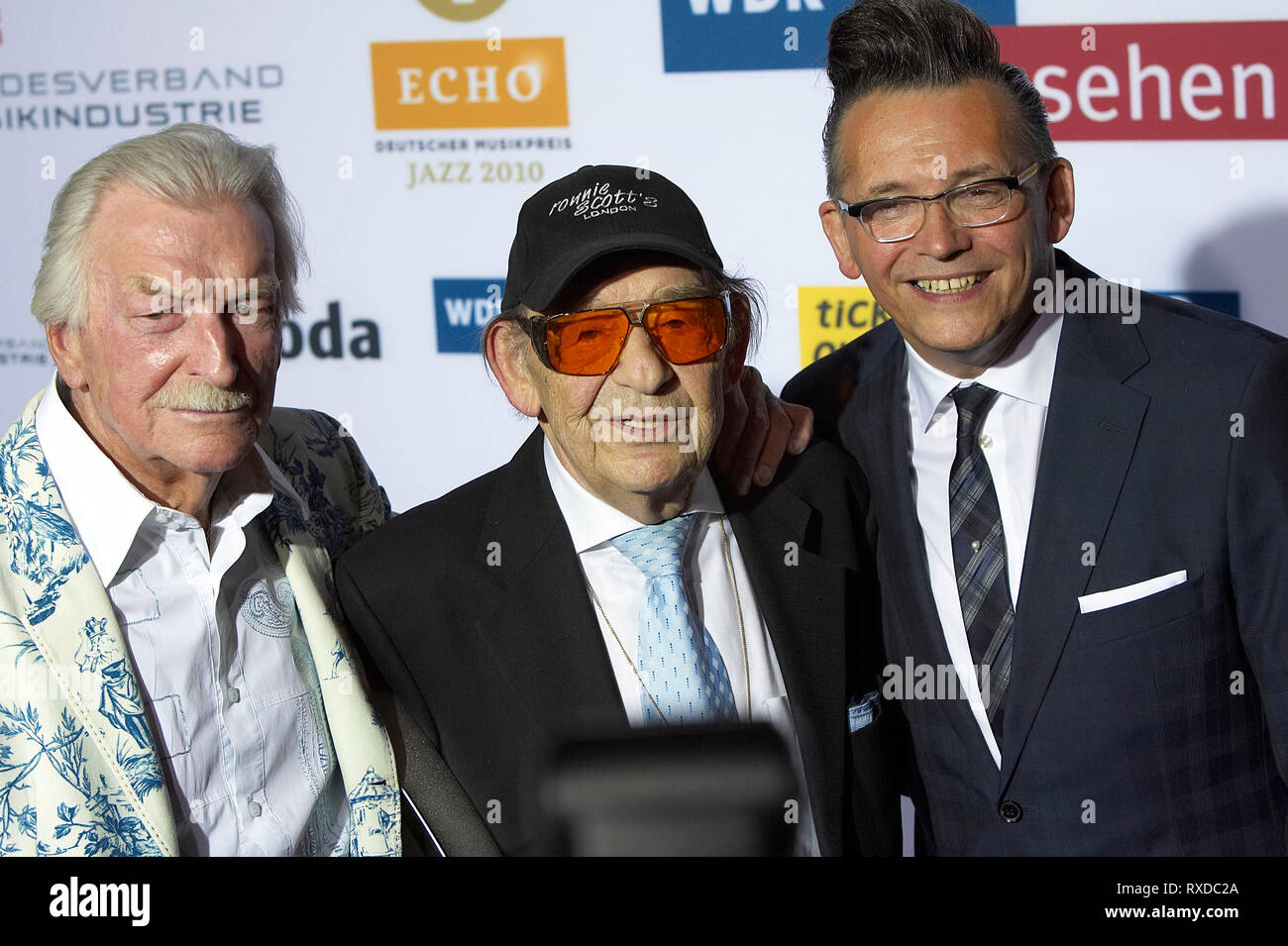 Germany Bochum 05 05 2010 The Bandleader James Last The Pianist Paul Kuhn And Gotz Alsmann At The Echo Jazz 2010 In The Bochumer Jahrhunder Deuts Stock Photo Alamy