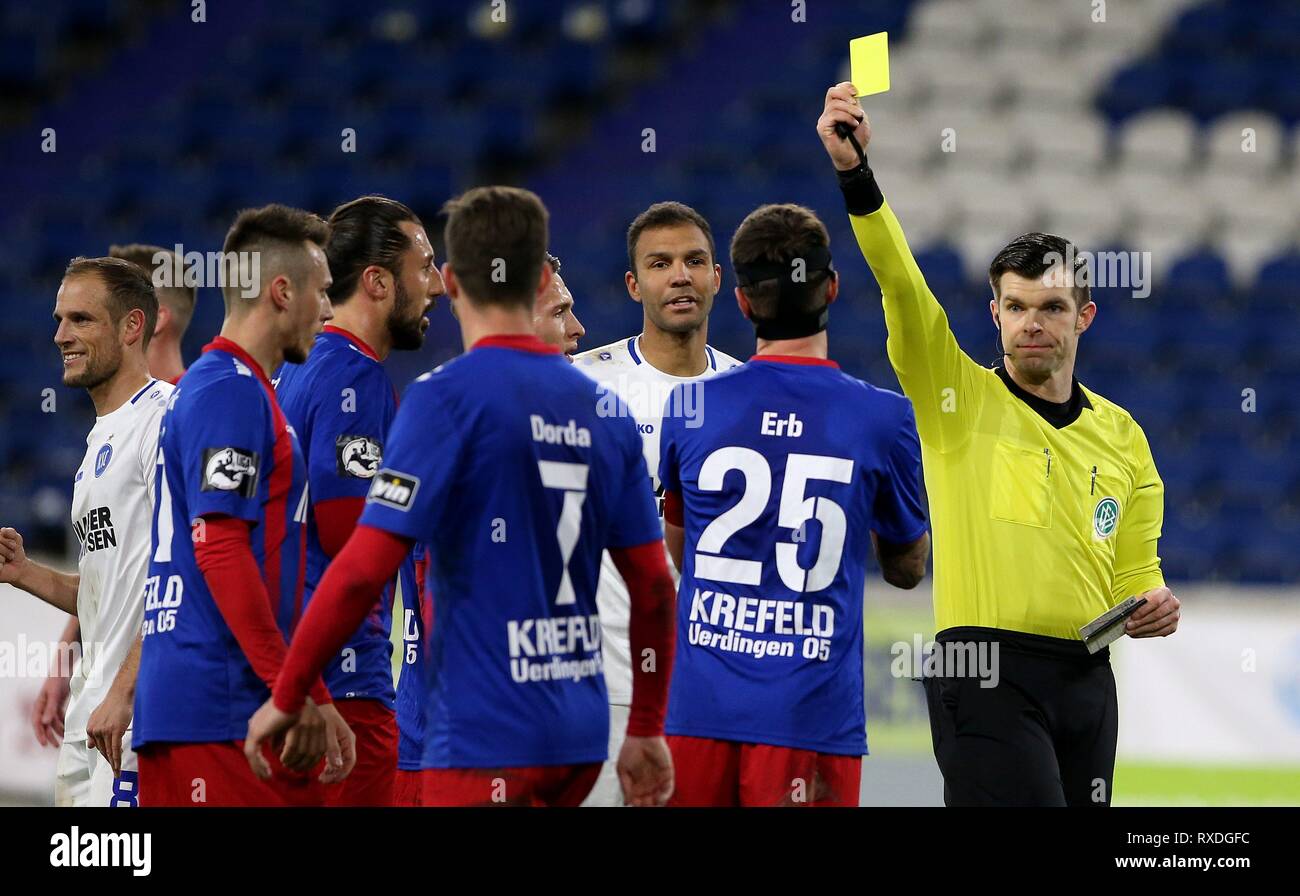 Firo 08 03 2019 Football 3 Bundesliga Season 2018 2019 Kfc Uerdingen 05 Karlsruher Sc Mario Erb 25 Kfc Uerdingen 05 Receives The Yellow Card For Hand To Hand Play And A Penalty Is Awarded Usage Worldwide Stock Photo Alamy