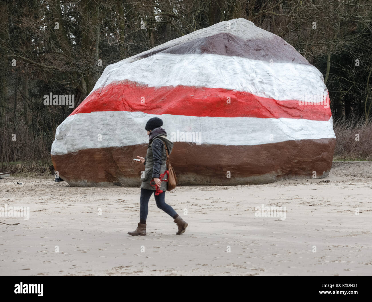 Hamburg, Germany. 09th Mar, 2019. The foundling 'Alter Schwede' is brown, white, red on the beach of the Elbe after being painted overnight by St.Pauli fans in their club colours. Tomorrow the local derby between HSV and FC St. Pauli in the 2nd league will take place in football in the Hanseatic city. Credit: Markus Scholz/dpa/Alamy Live News Stock Photo