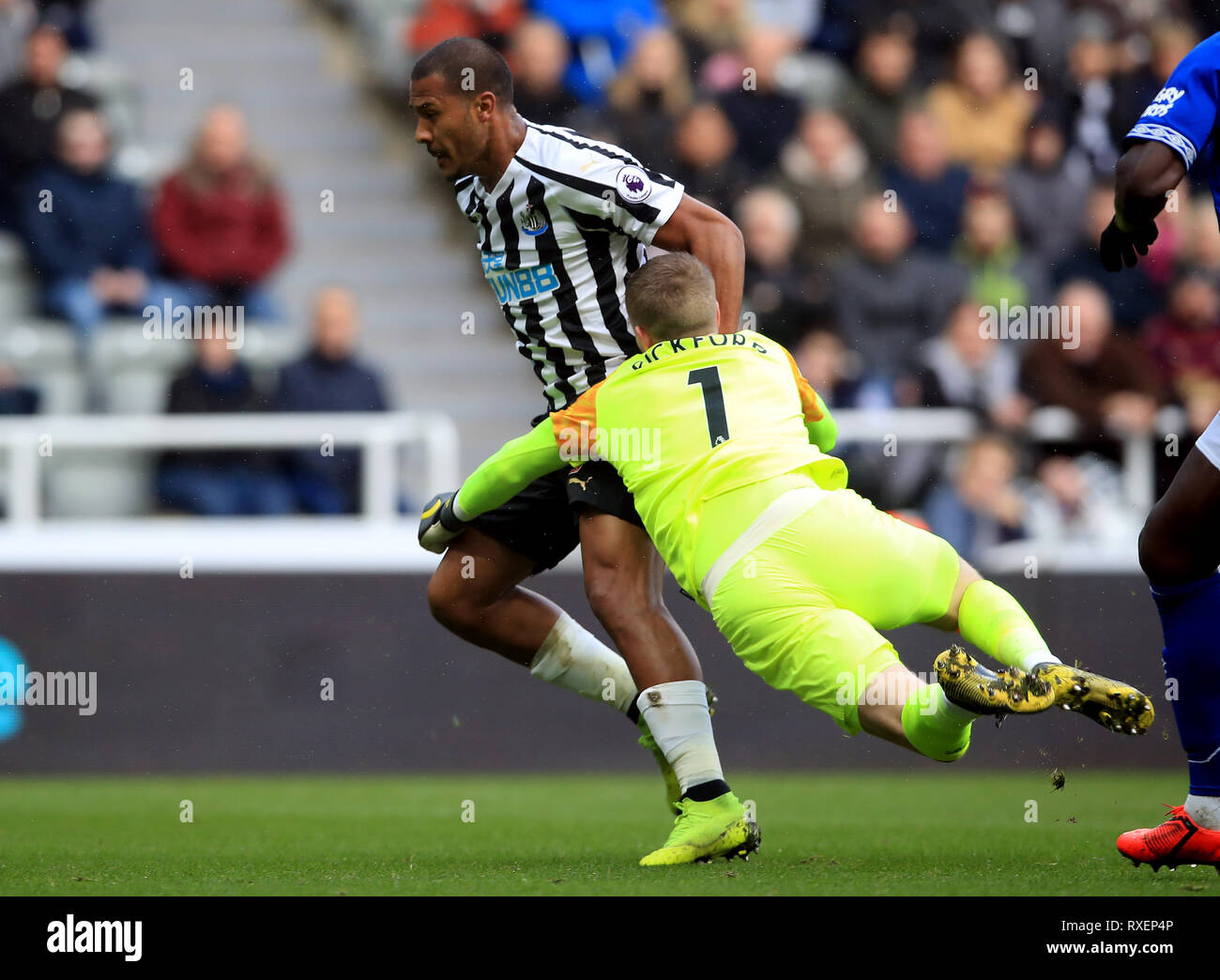 Everton goalkeeper Jordan Pickford brings Newcastle United's Salomon Rondon to a penalty during the Premier League match at St James' Park, Newcastle Stock Photo - Alamy