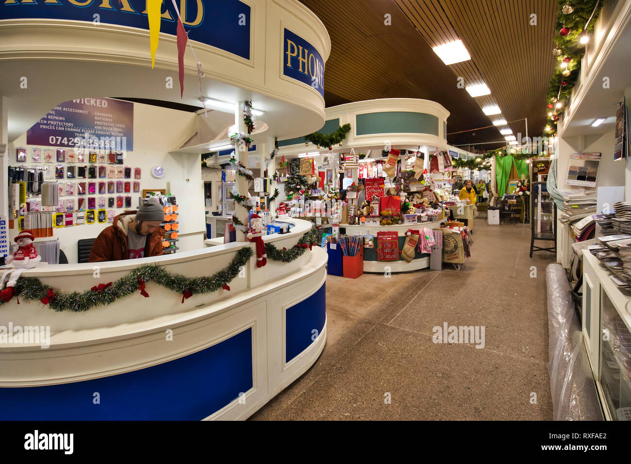 Indoor market stalls england hi-res stock photography and images - Alamy