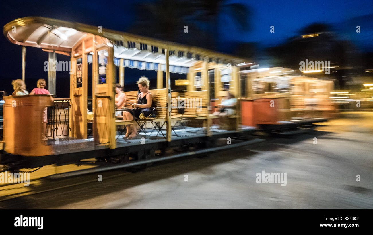 Historische Bahn (Holzzug) von Port de Sóller nach Soller - Bewegungsunschärfe Stock Photo