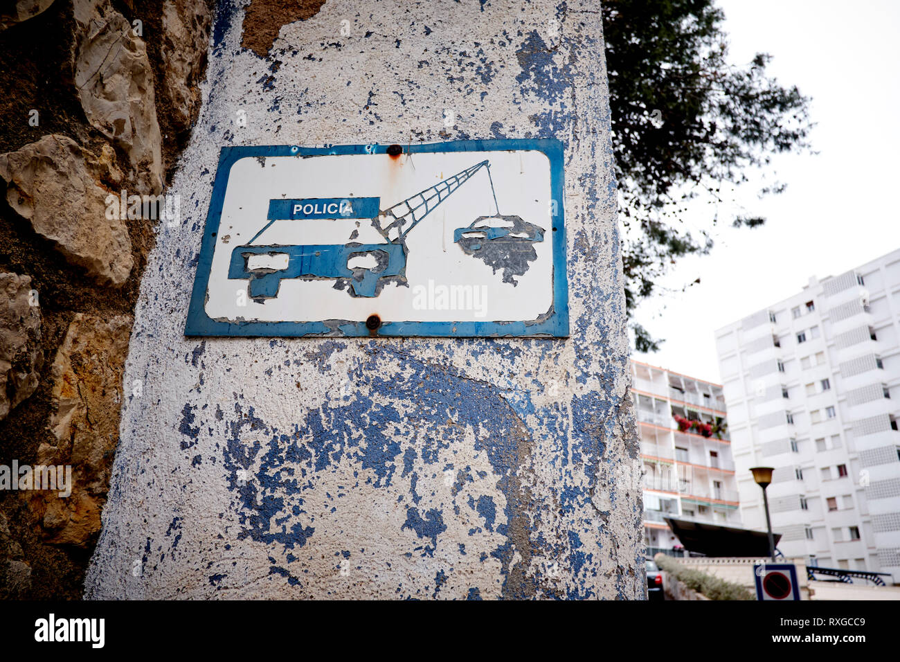 Old no parking sign hi-res stock photography and images - Alamy