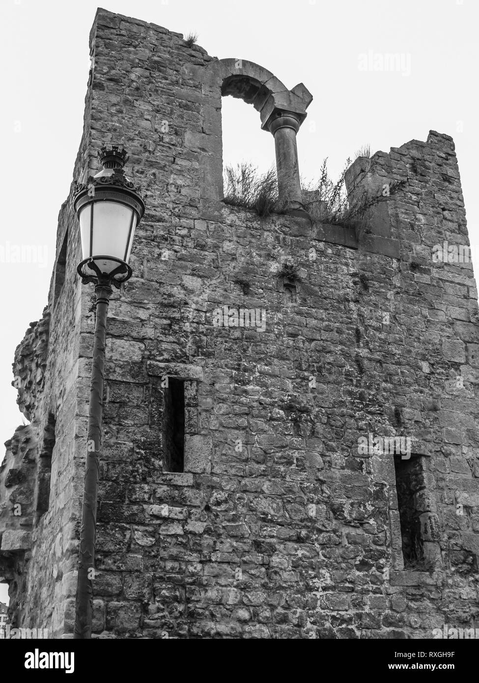 Hollow Tooth on the Bock rock- the remains of a tower of one of the  fortress gates in Luxembourg City, Grand Duchy of Luxembourg, black and  white Stock Photo - Alamy