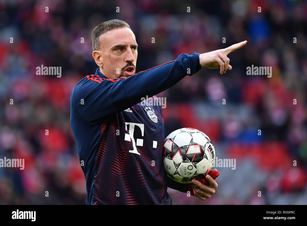 Franck RIBERY FC Bayern Munich gesture gives instructions