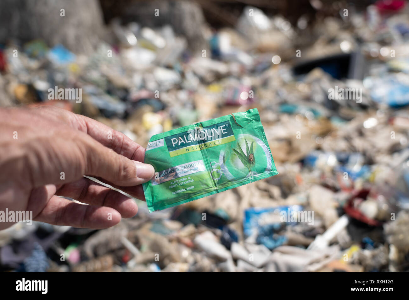 Cebu City, Philippines. 10th March 2019. .A recent audit by NGO organisation GAIA (Global Alliance for Incinerator Alternatives) highlights the shocking use of single use plastic within the Philippines.Figures include some 60 billion single use sachets,57 million shopping bags + an estimated 16.5 billion smaller plastic bags known as 'Labo'  being used annually. Credit: imagegallery2/Alamy Live News Stock Photo