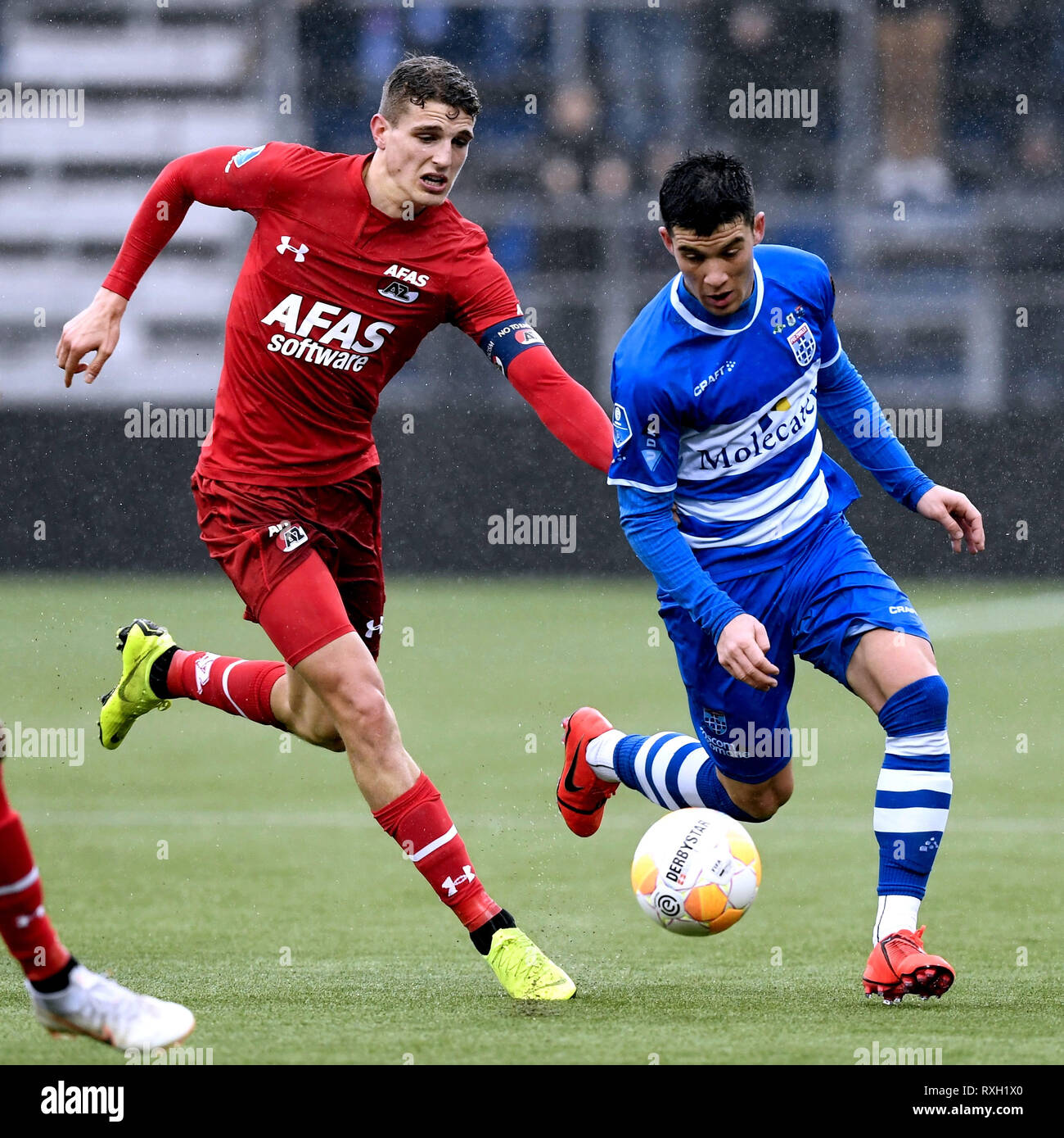 Zwolle 10 03 2019 Mac3park Stadion Season 2018 2019 Dutch Eredivisie Az Midfielder Guus Til L And Pec Zwolle Player Pelle Clement R During The Game Pec Az Stock Photo Alamy