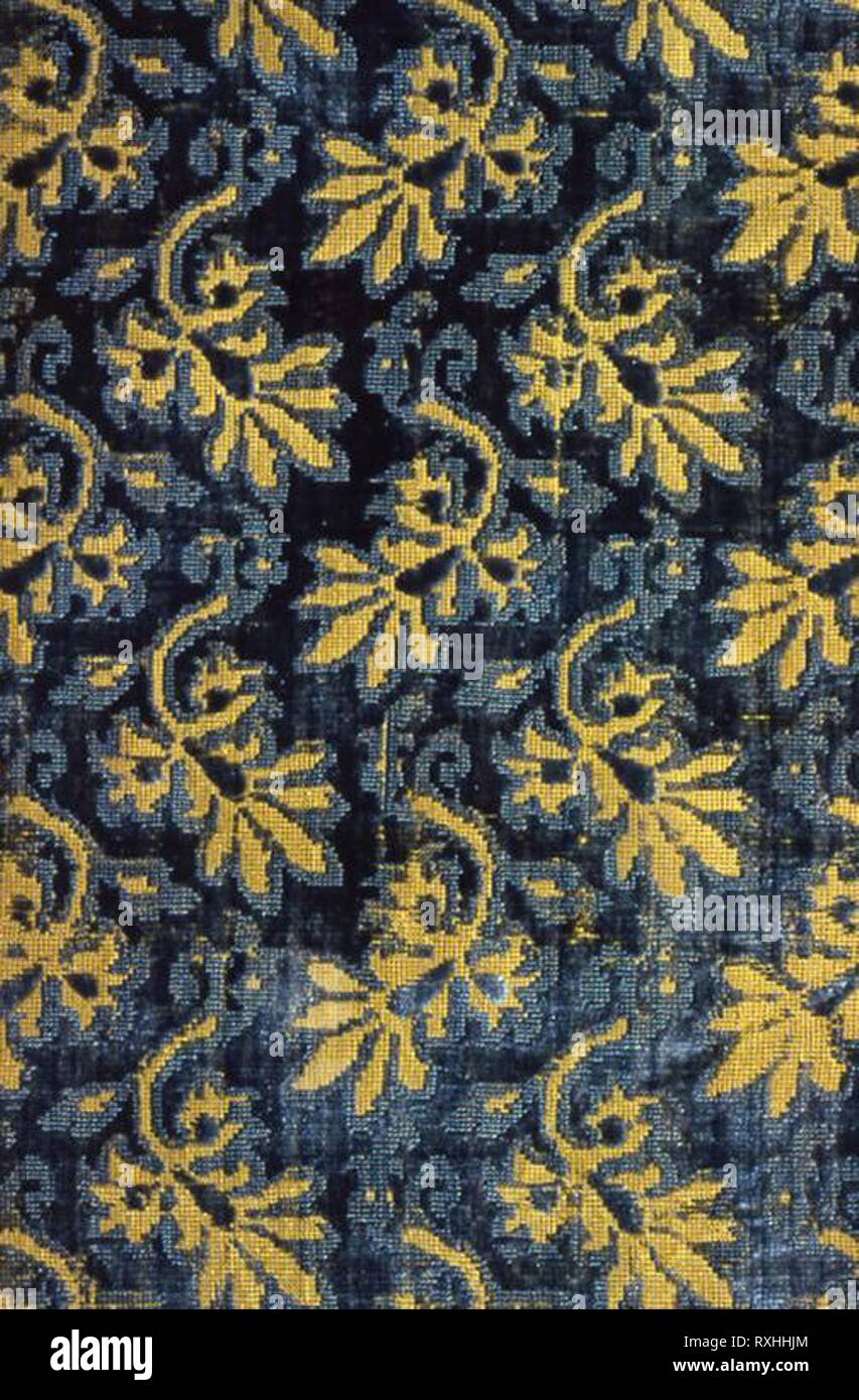 Panel. Italy or Spain. Date: 1601-1625. Dimensions: 69.5 x 66.2 cm (27 3/8 x 26 in.)  Repeat: 6 x 5.3 cm (2 3/8 x 2 1/8 in.). Silk, plain weave with supplementary pile warps forming cut and uncut voided velvet. Origin: Italy. Museum: The Chicago Art Institute. Stock Photo