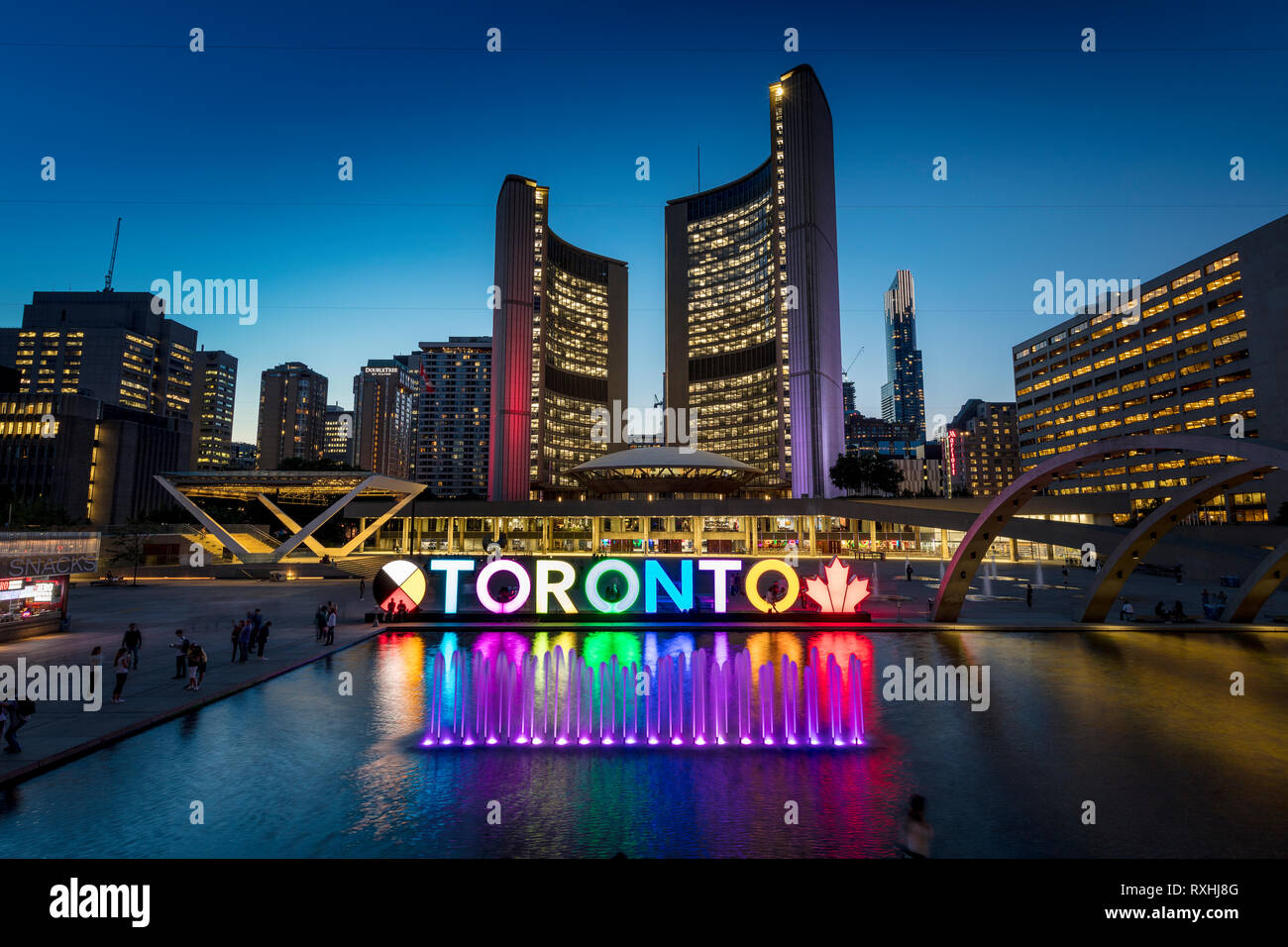 City Hall Nathan Phillips Square And The Toronto Sign Toronto Ontario Canada Stock Photo Alamy