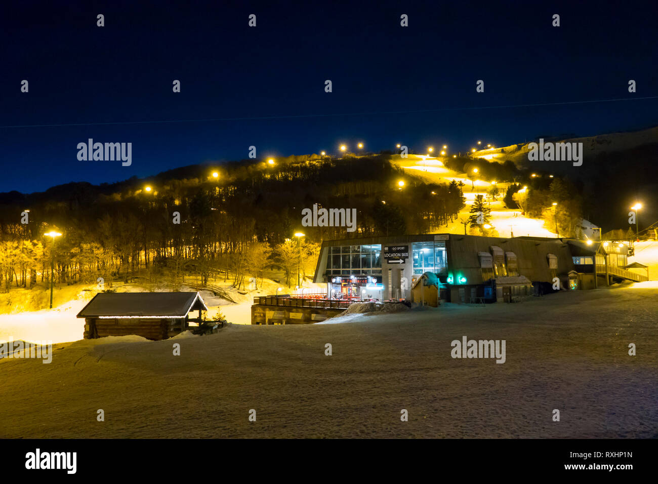 France, Puy de Dome (63), Besse-et-Saint-Anastaise, ski station of  Super Besse opened by night Stock Photo