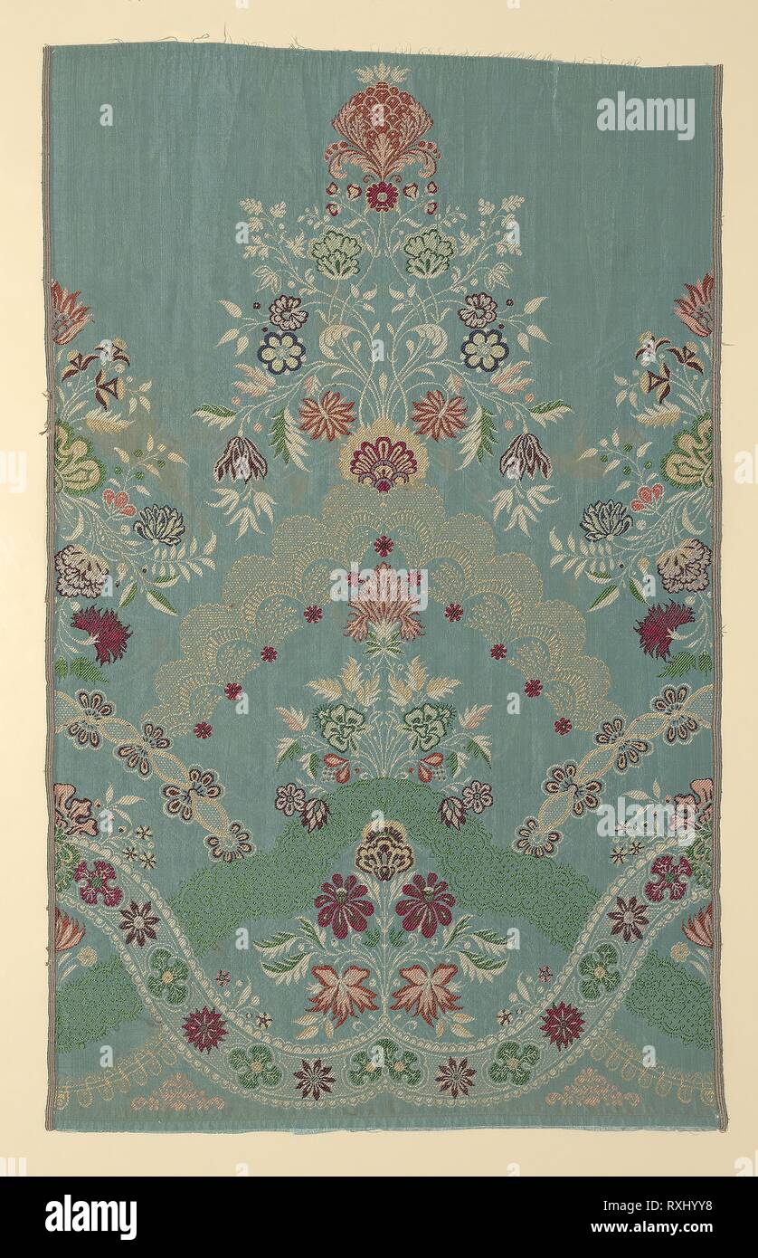 Panel. England. Date: 1715-1735. Dimensions: 86.4 × 54.4 cm (34 × 21 3/8 in.)  Point repeat: 75 cm (29 3/8 in.). Silk, warp-faced, weft-ribbed plain weave with weft-float faced twill interlacings of secondary binding warps and supplementary brocading wefts à la disposition. Origin: England. Museum: The Chicago Art Institute. Stock Photo