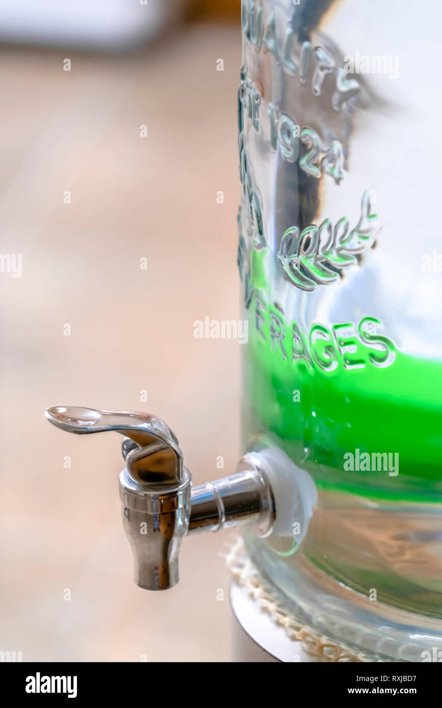 https://c8.alamy.com/comp/RXJBD7/close-up-of-a-glass-beverage-dispenser-with-faucet-RXJBD7.jpg