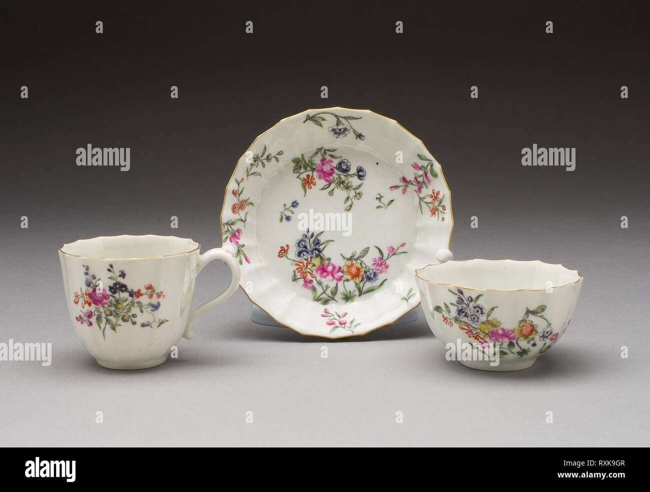 https://c8.alamy.com/comp/RXK9GR/tea-bowl-coffee-cup-and-saucer-worcester-porcelain-factory-worcester-england-founded-1751-date-1760-1770-dimensions-h-55-cm-2-316-in-diam-78-cm-3-116-in-soft-paste-porcelain-with-polychrome-enamels-and-gilding-origin-worcester-museum-the-chicago-art-institute-author-worcester-royal-porcelain-company-RXK9GR.jpg
