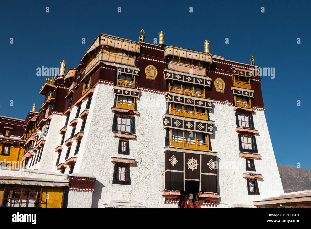 Potala Palace in Lhasa, Tibet - a spectacular palace set on a hillside ...