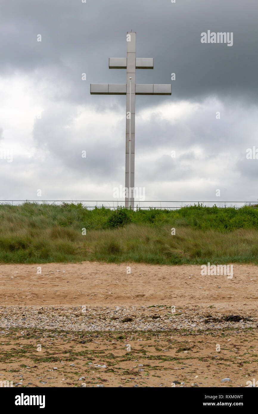 The Cross of Lorraine (Croix de Lorraine) above Juno Beach, Courseulles-sur-mer, Normandy, France. Stock Photo
