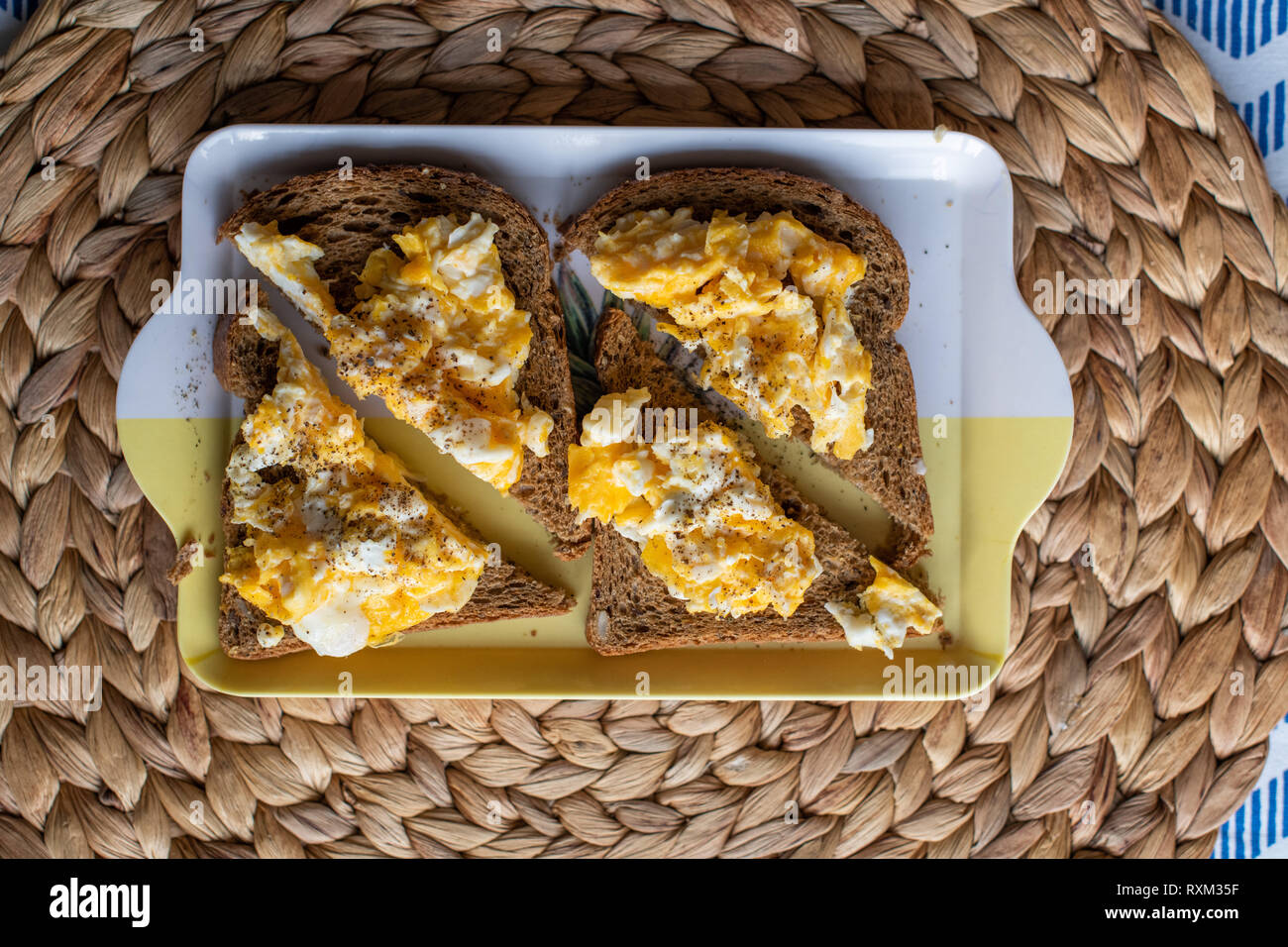 Scrambled eggs wholegrain toast hi-res stock photography and images - Alamy