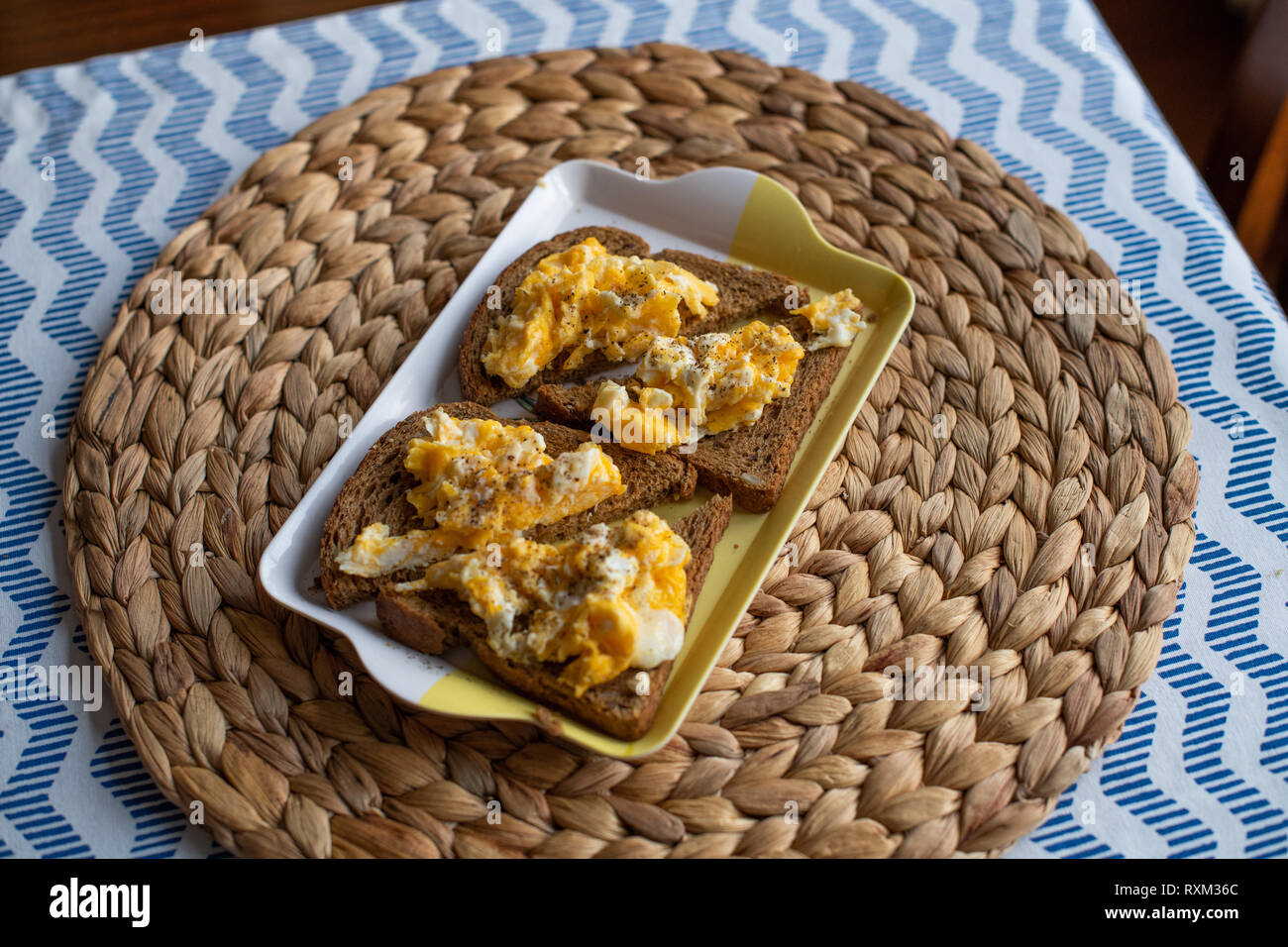 Scrambled eggs wholegrain toast hi-res stock photography and images - Alamy