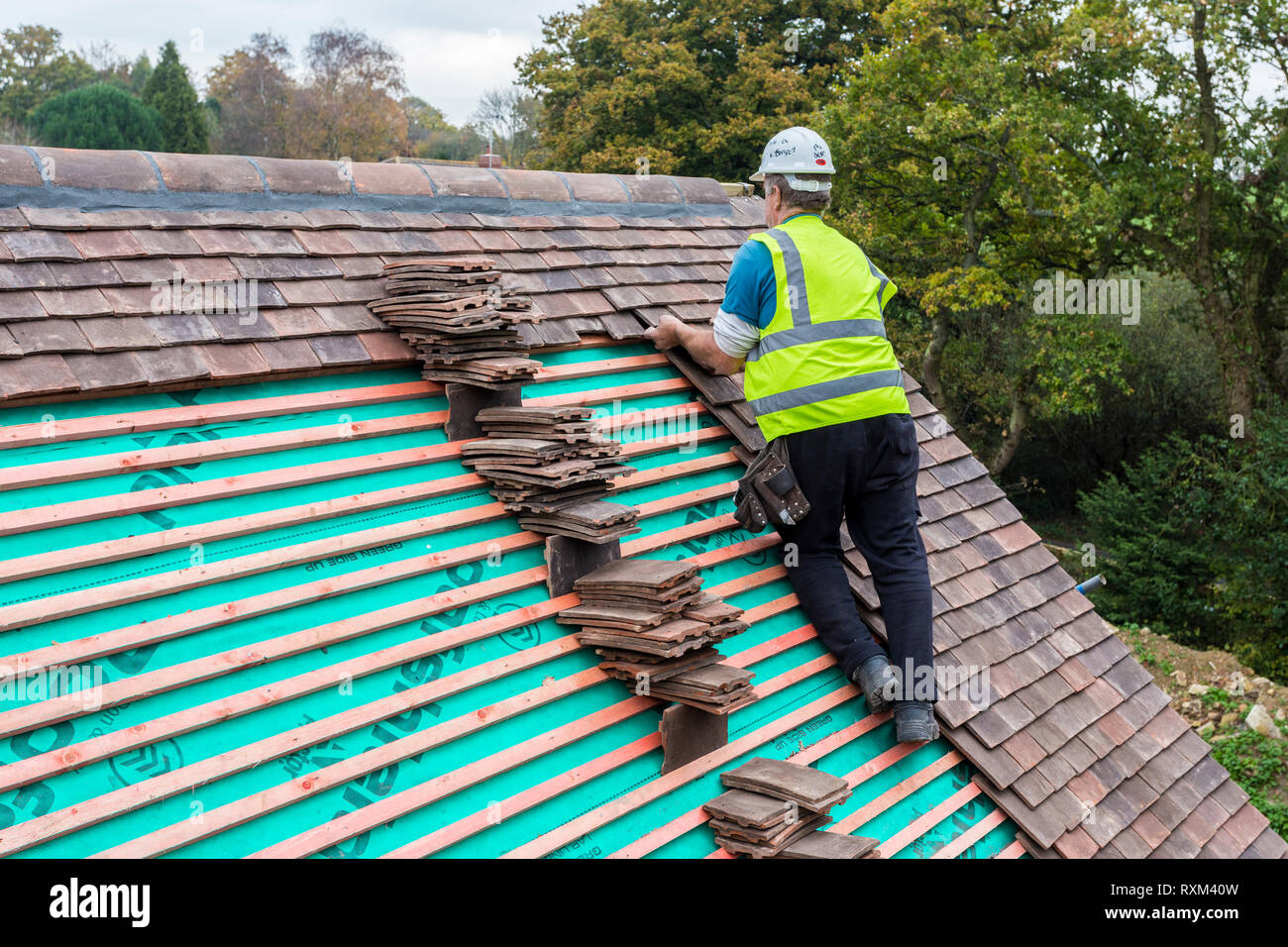 Roofing a new build House Construction Stock Photo - Alamy