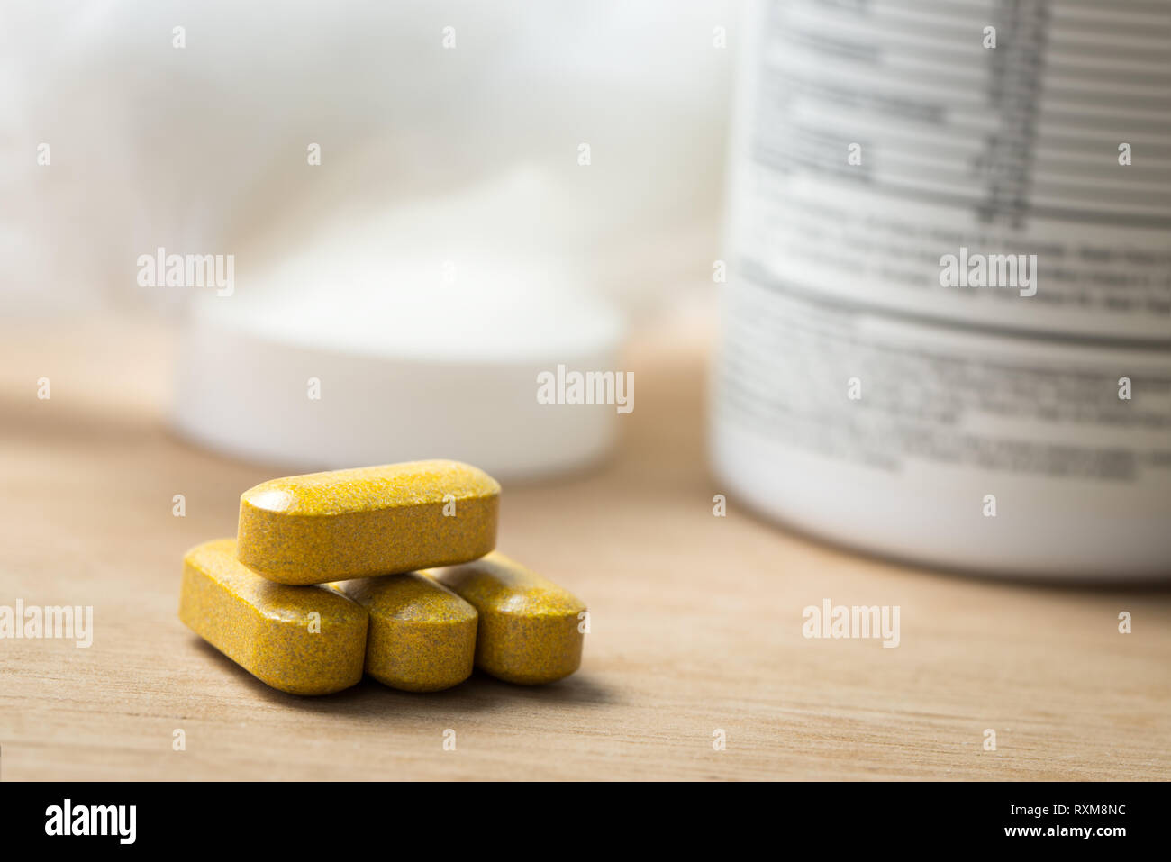 Turmeric and ginger root dietary supplement tablets Stock Photo